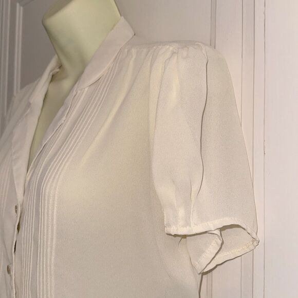 Vtg 80s Jo Matthews cream semi sheer polyester short sleeve shirt with pleats - Picture 2 of 9